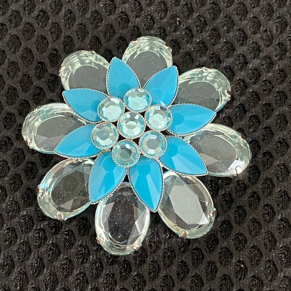 COSTUME THREE TIER FLOWER SHAPE PIN BROOCH BLUE CRYSTAL FAUX TURQUOISE